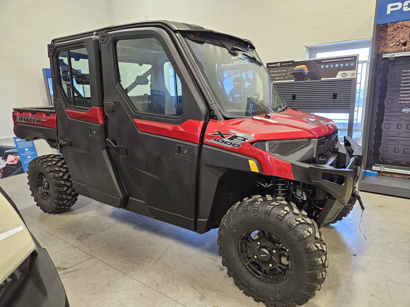 2025 Polaris RANGER CREW XP 1000 NORTHSTAR EDITION ULTIMATE 6 SEAT SUNSET RED