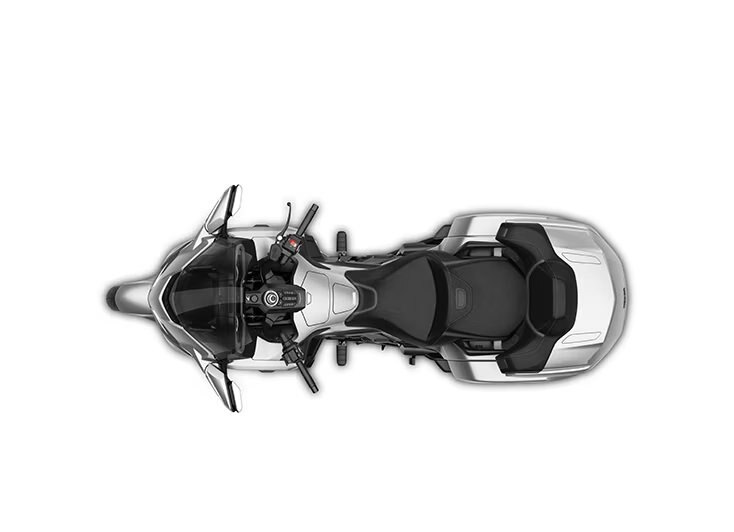 2025 Honda Gold Wing Tour DCT Digital Silver Metallic