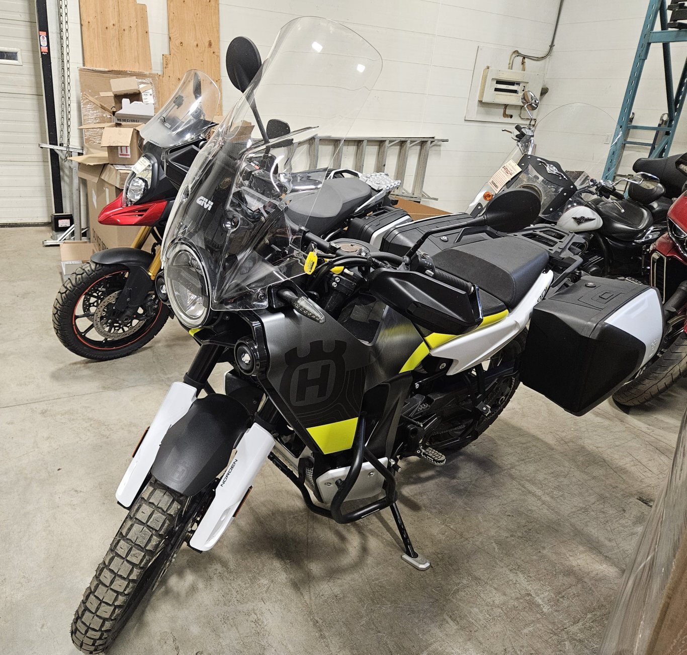 2023 HUSQVARNA NORDEN 901