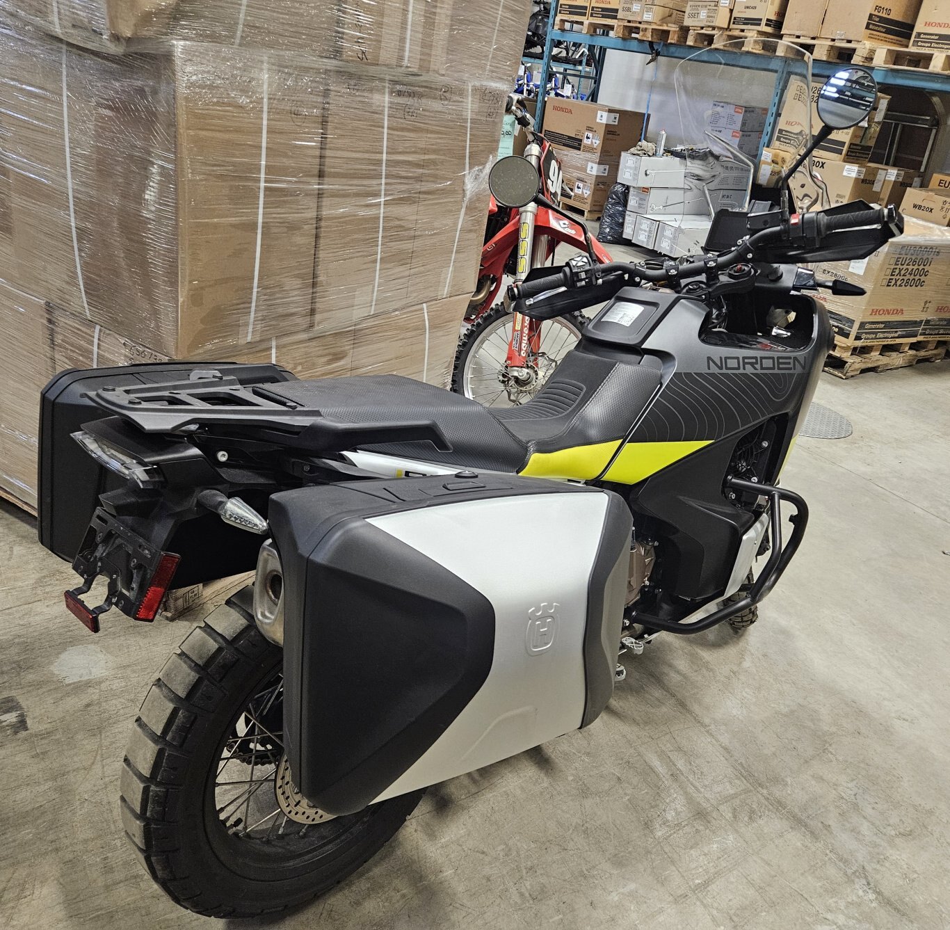 2023 HUSQVARNA NORDEN 901