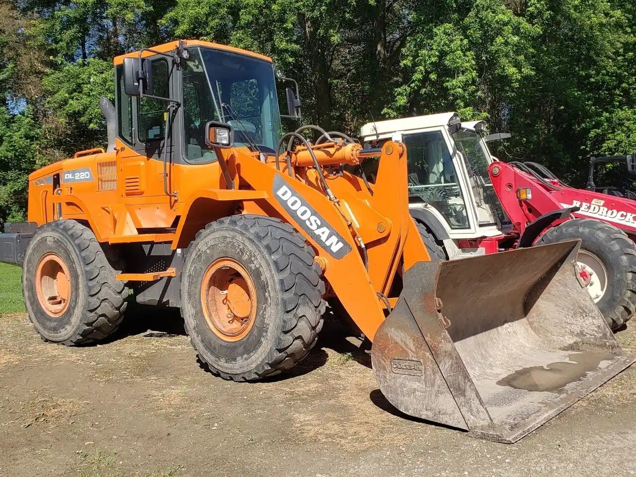 2011 Doosan DL 220