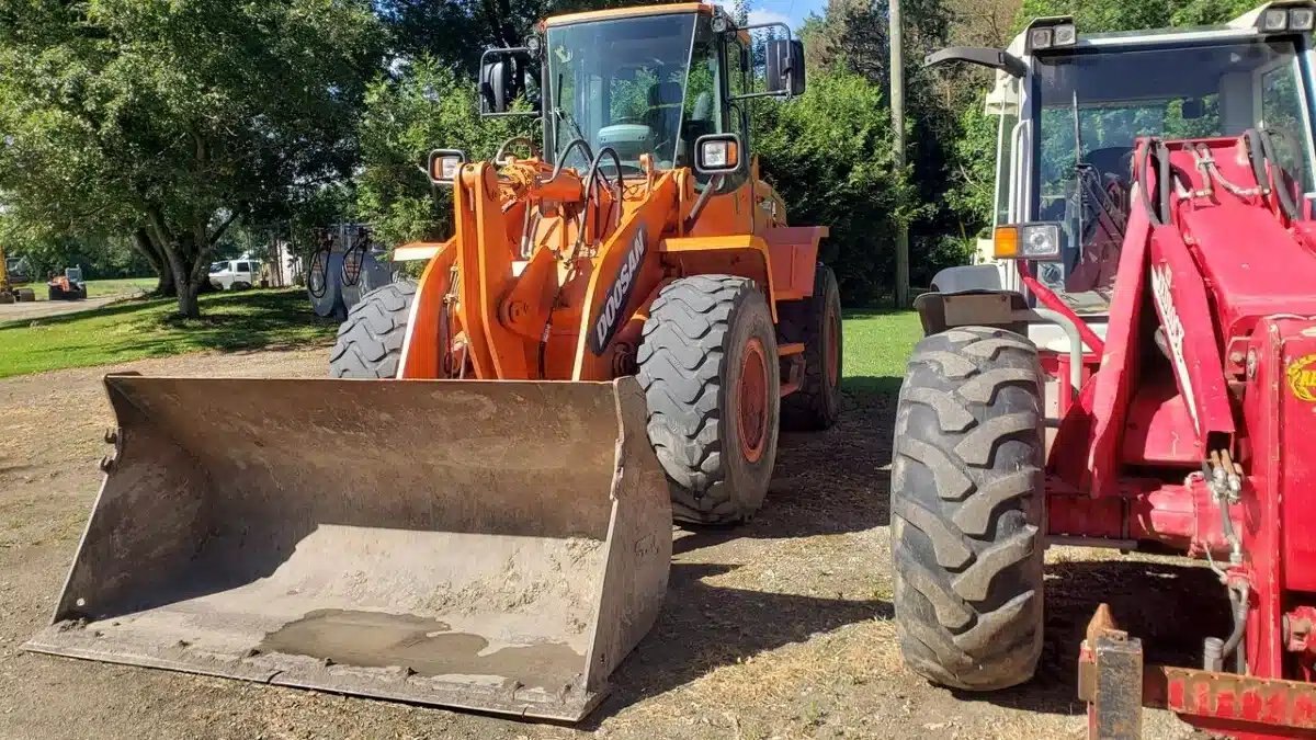 2011 Doosan DL 220