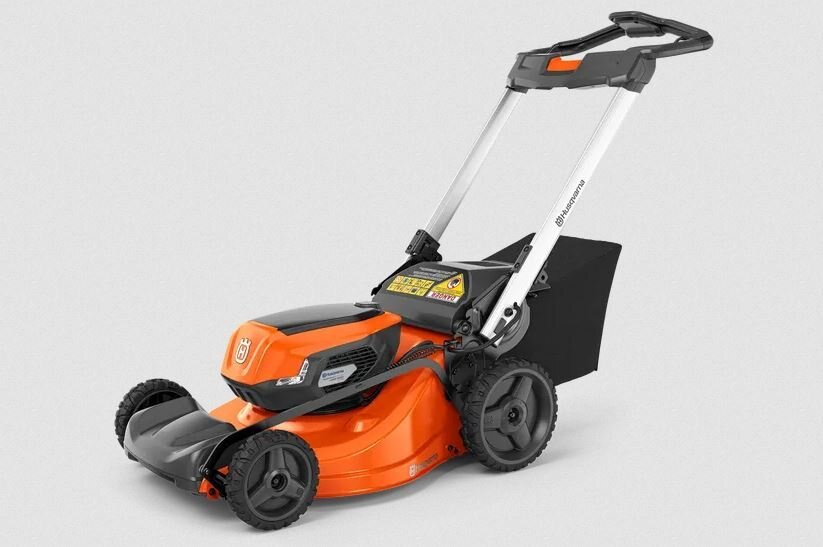 HUSQVARNA Lawn Xpert LE 322 with battery and charger