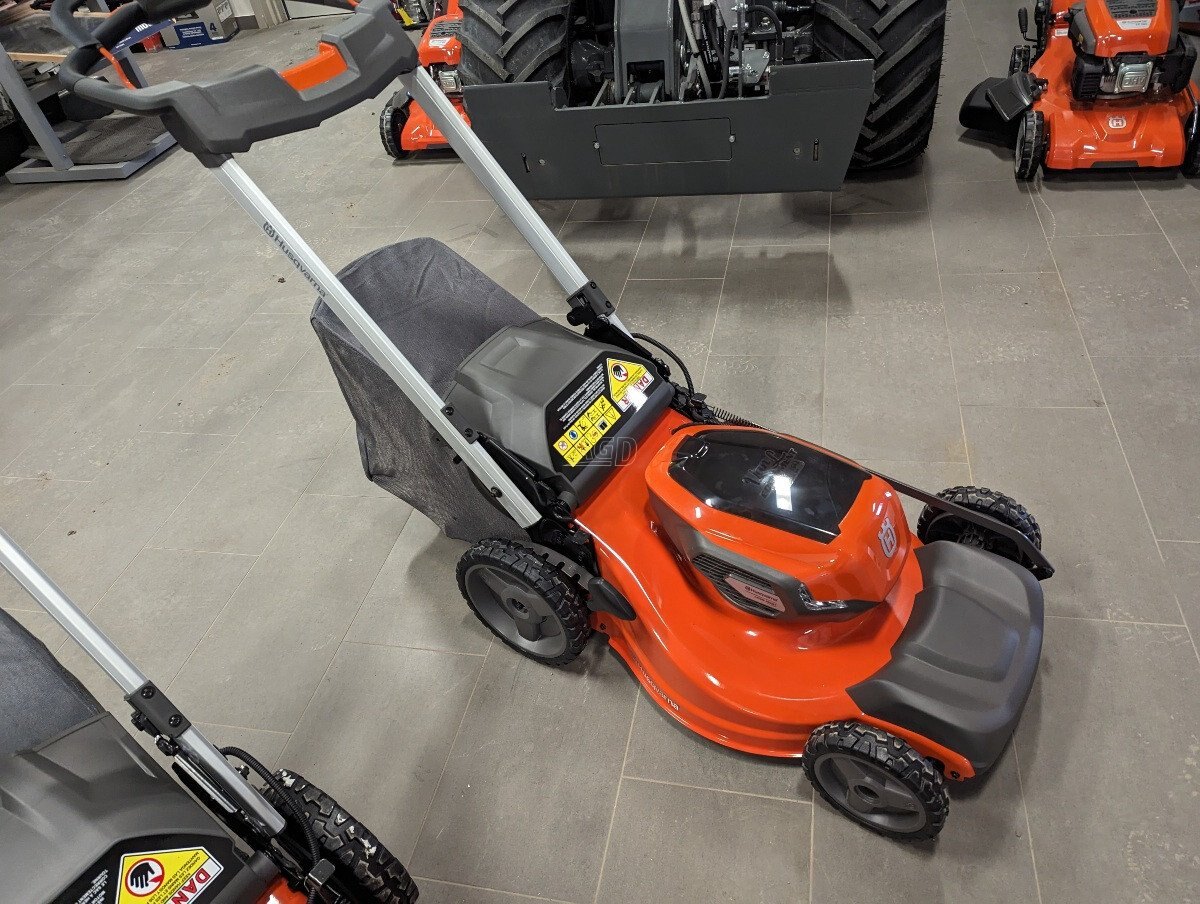 2023 Husqvarna LE322 Lawn Expert