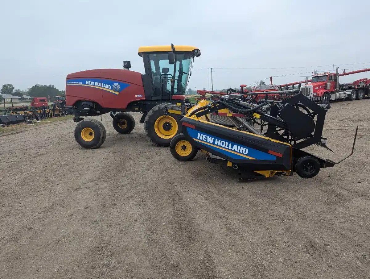 2017 New Holland SPEEDROWER 200