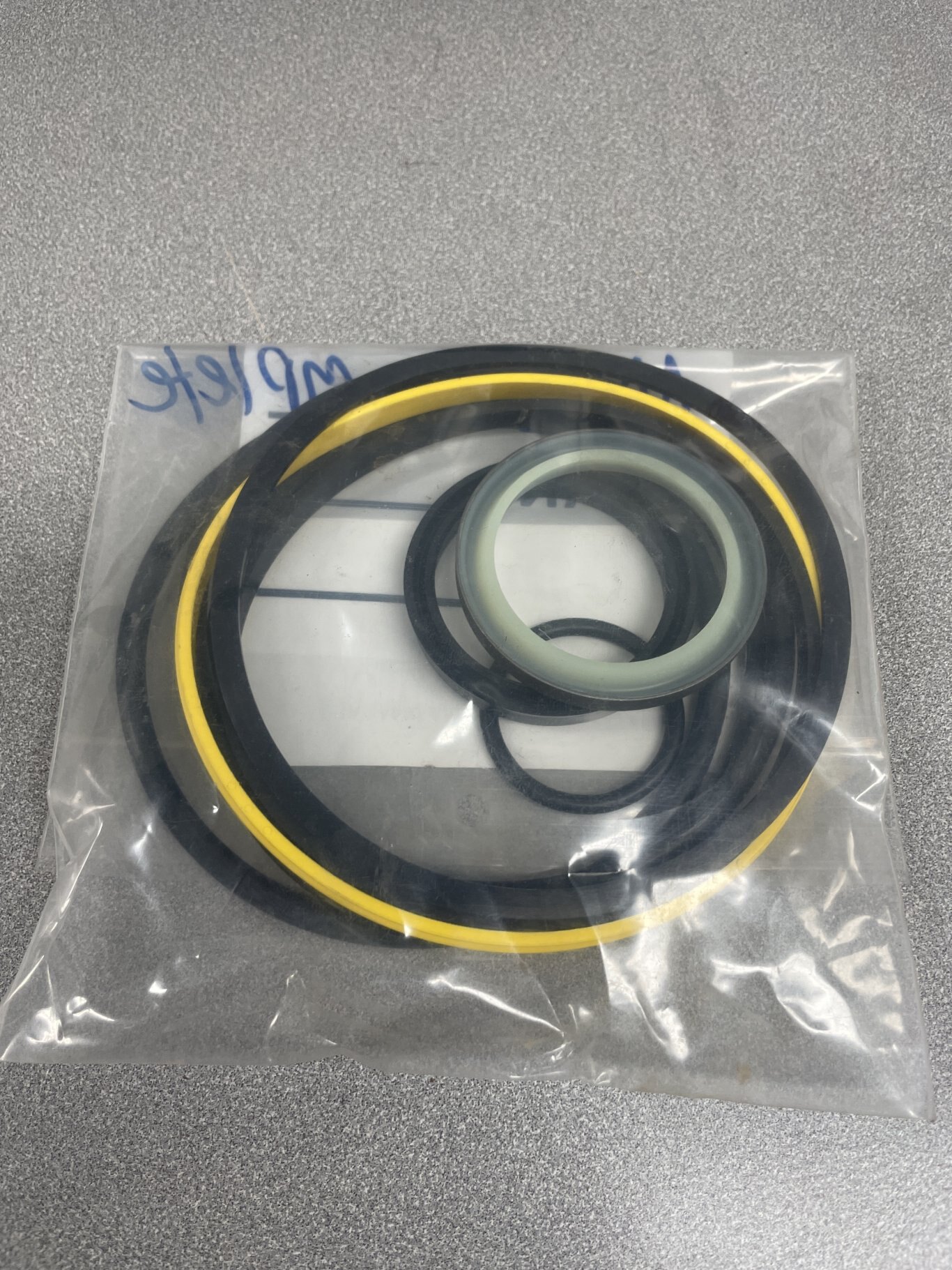 SUMMERS Hydraulic Cylinder Seal Kit 8D9466 RAM 16" x 4.5"