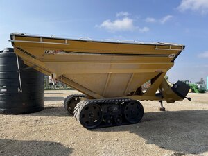J&M 1120 22T Grain Cart w LT2 Tracks