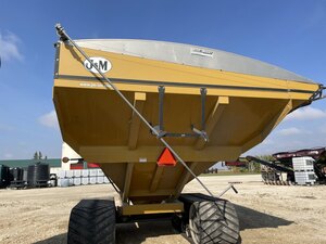 J&M 1120 22T Grain Cart w LT2 Tracks