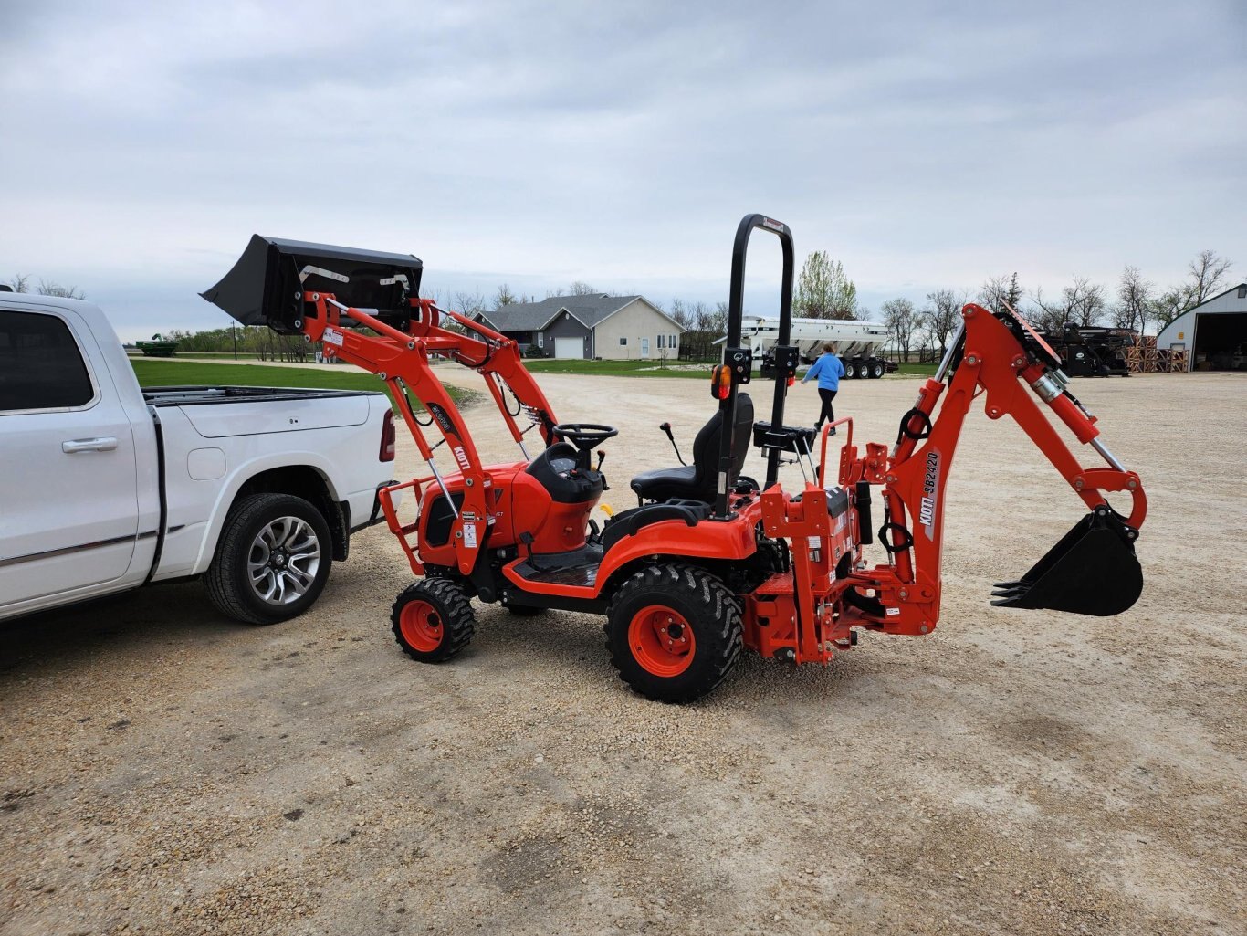 Kioti CS2520 Hydrostatic 4WD Diesel Tractor c/w Loader & Backhoe