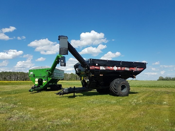 J&M Wide Top 1522 20S GRAIN CART c/w 1250X32 Lug Tires