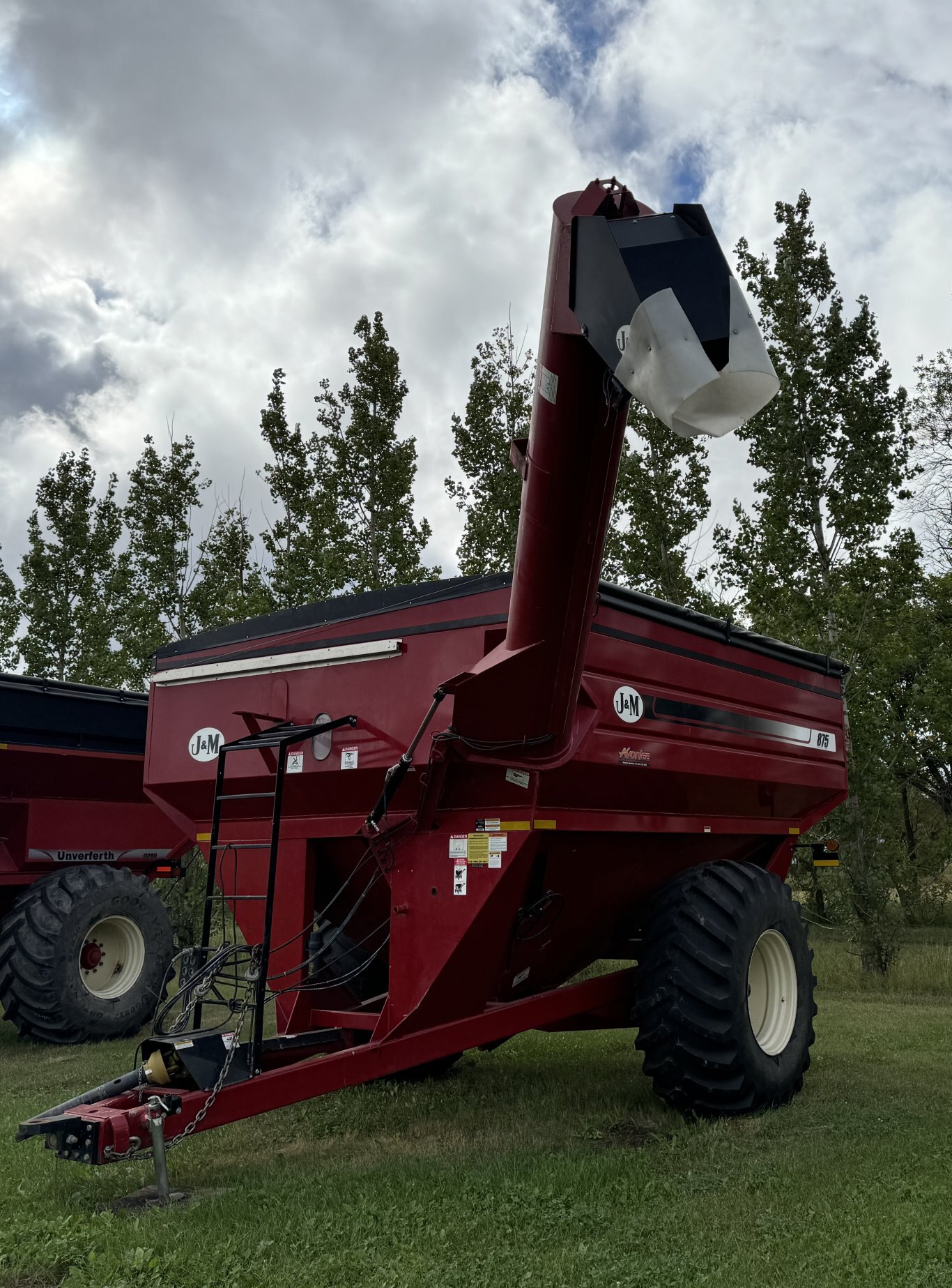 J&M 875-18 Grain Cart