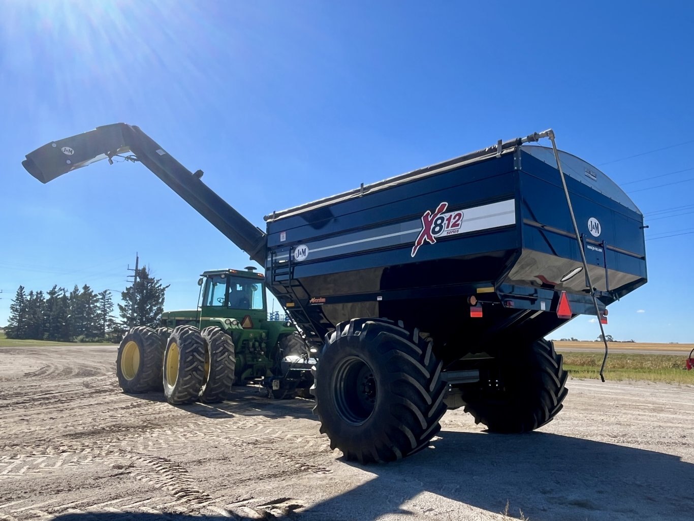 J&M 812-18 Scale Grain Cart