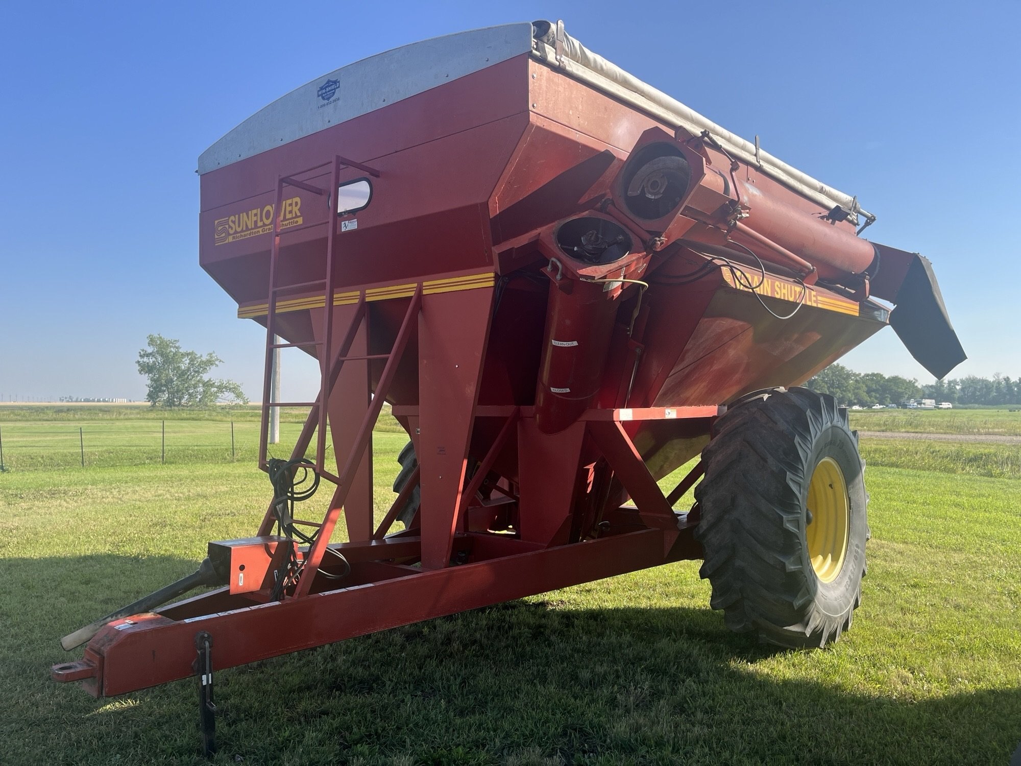 Sunflower 8750 Grain Cart