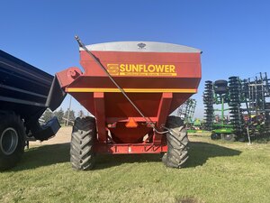 Sunflower 8750 Grain Cart