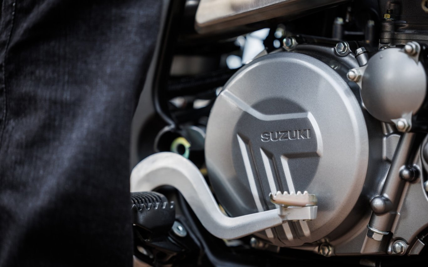 2026 Suzuki DR Z4SM Gris ciel