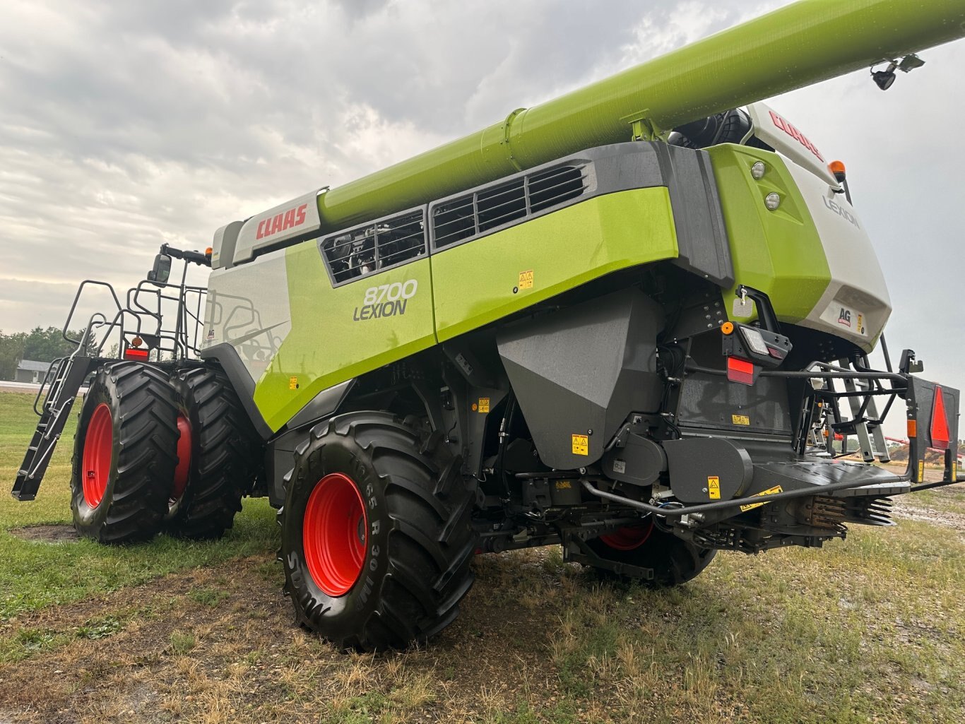 354 Hrs, 2022 CLAAS LEXION 8700