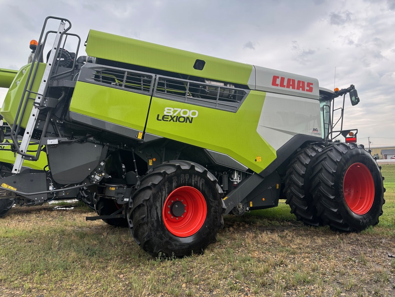 354 Hrs, 2022 CLAAS LEXION 8700