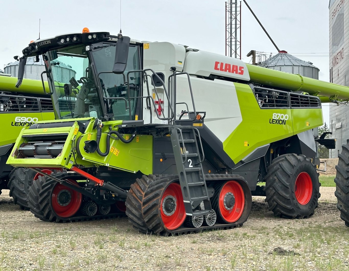 250 Hrs, 2023 CLAAS LEXION 8700TT