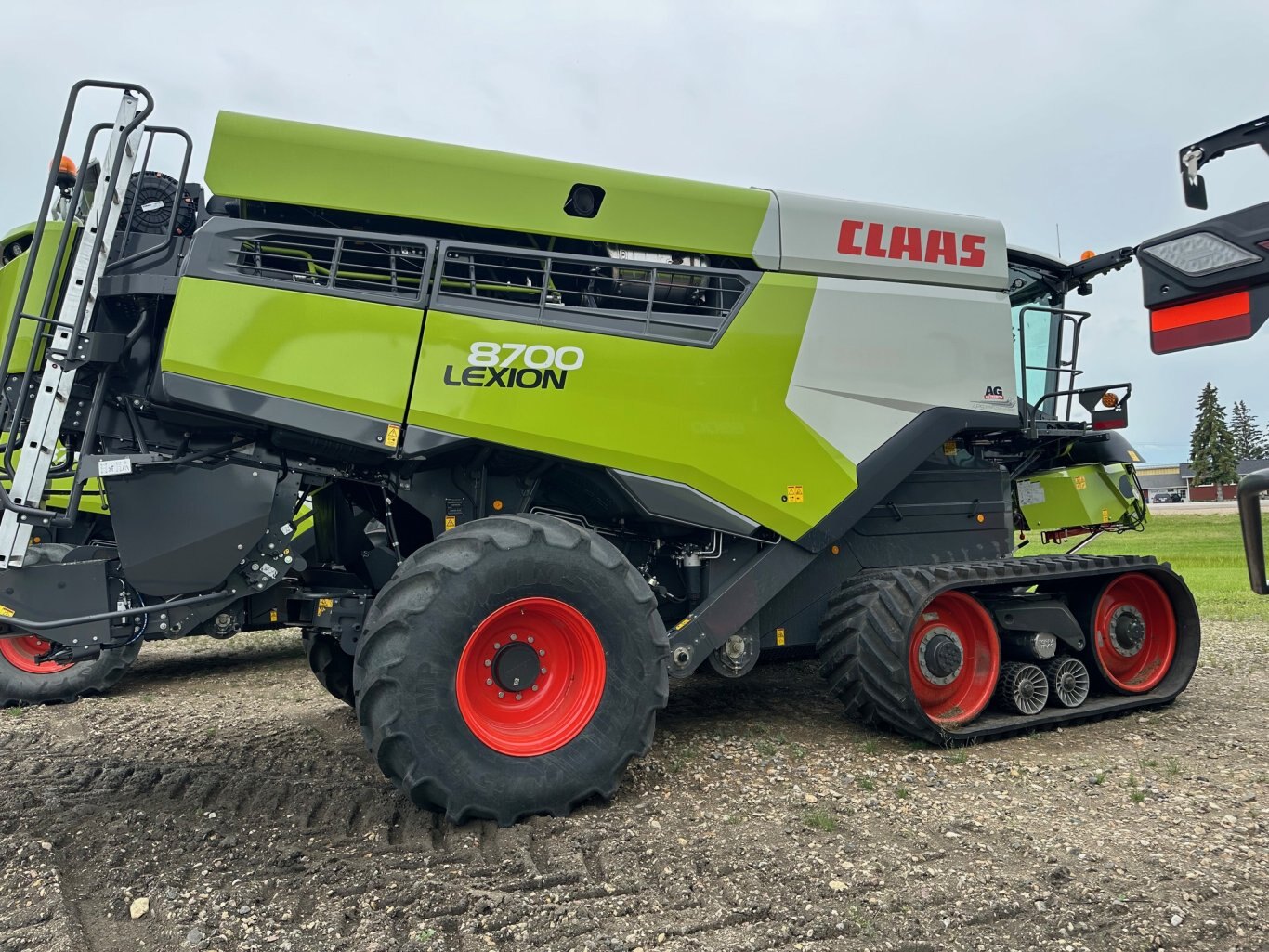 250 Hrs, 2023 CLAAS LEXION 8700TT