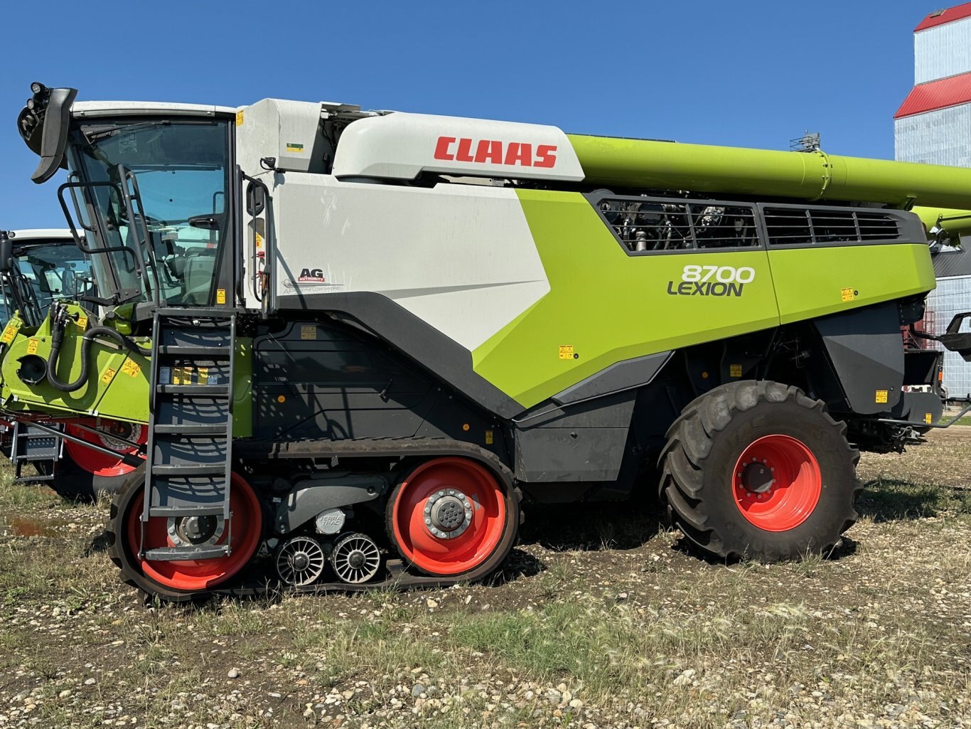 165 Hrs, 2023 CLAAS LEXION 8700TT