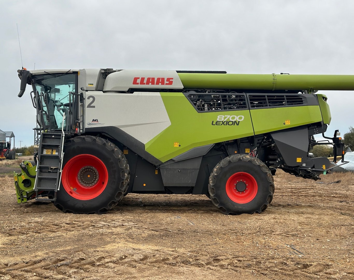 120 Hrs, 2024 CLAAS LEXION 8700