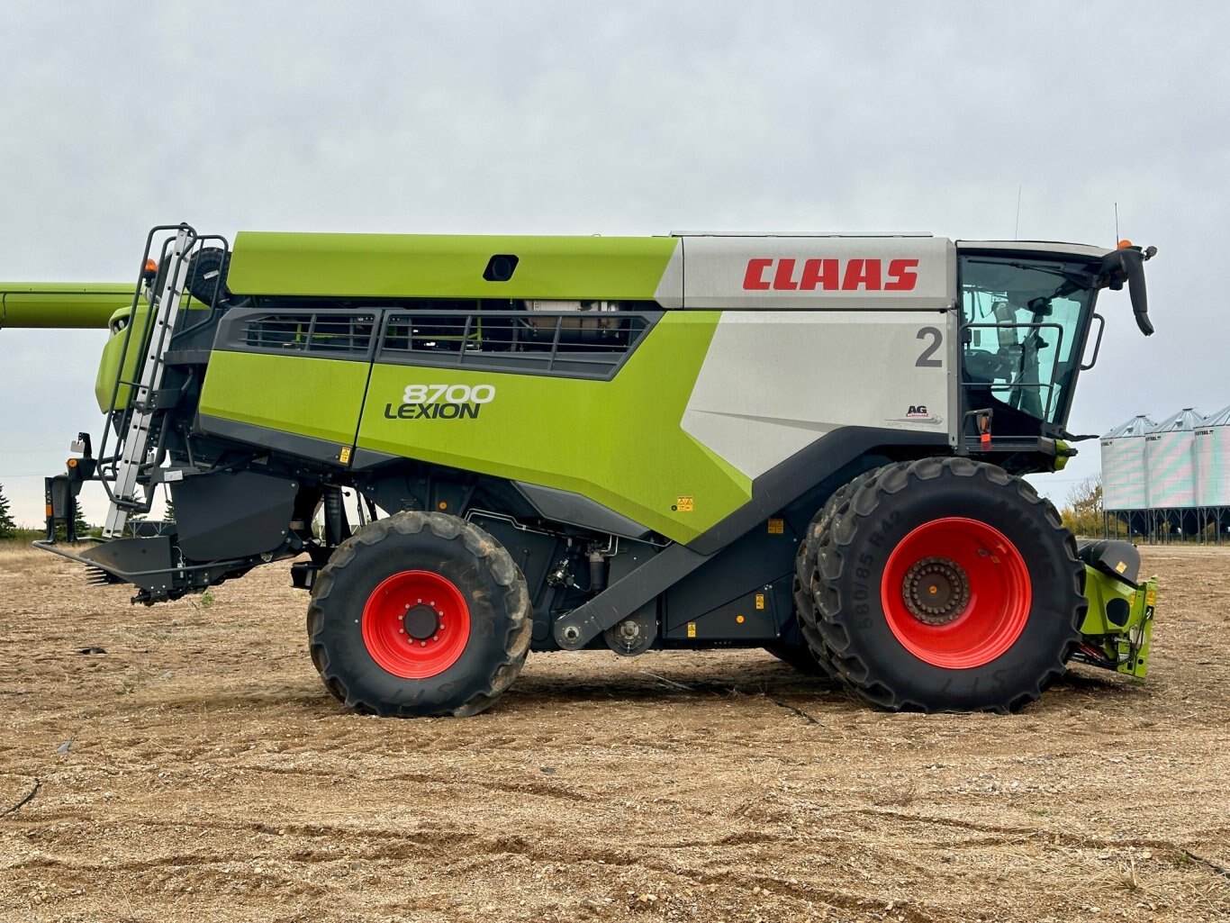 120 Hrs, 2024 CLAAS LEXION 8700