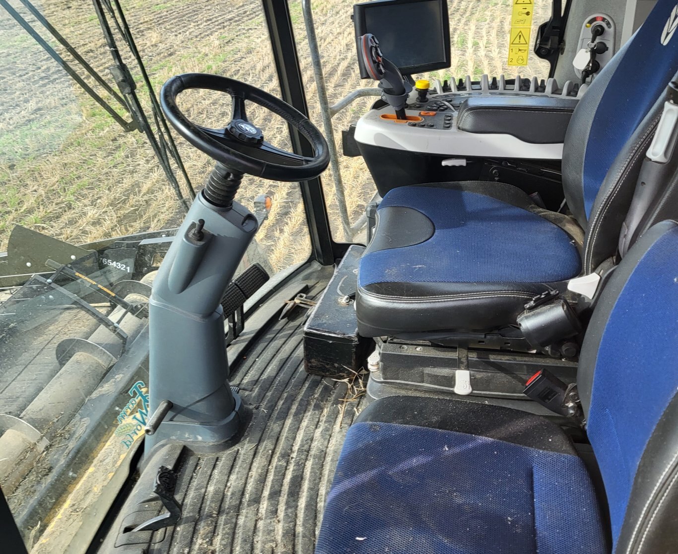 1585 Hrs, 2018 New Holland CR9.90