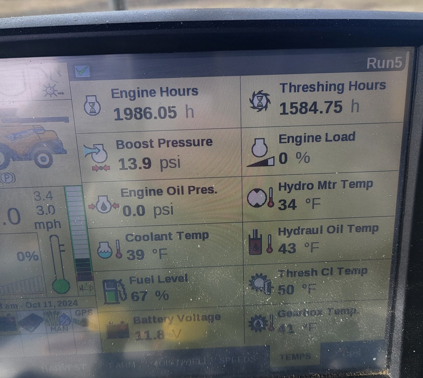 1585 Hrs, 2018 New Holland CR9.90