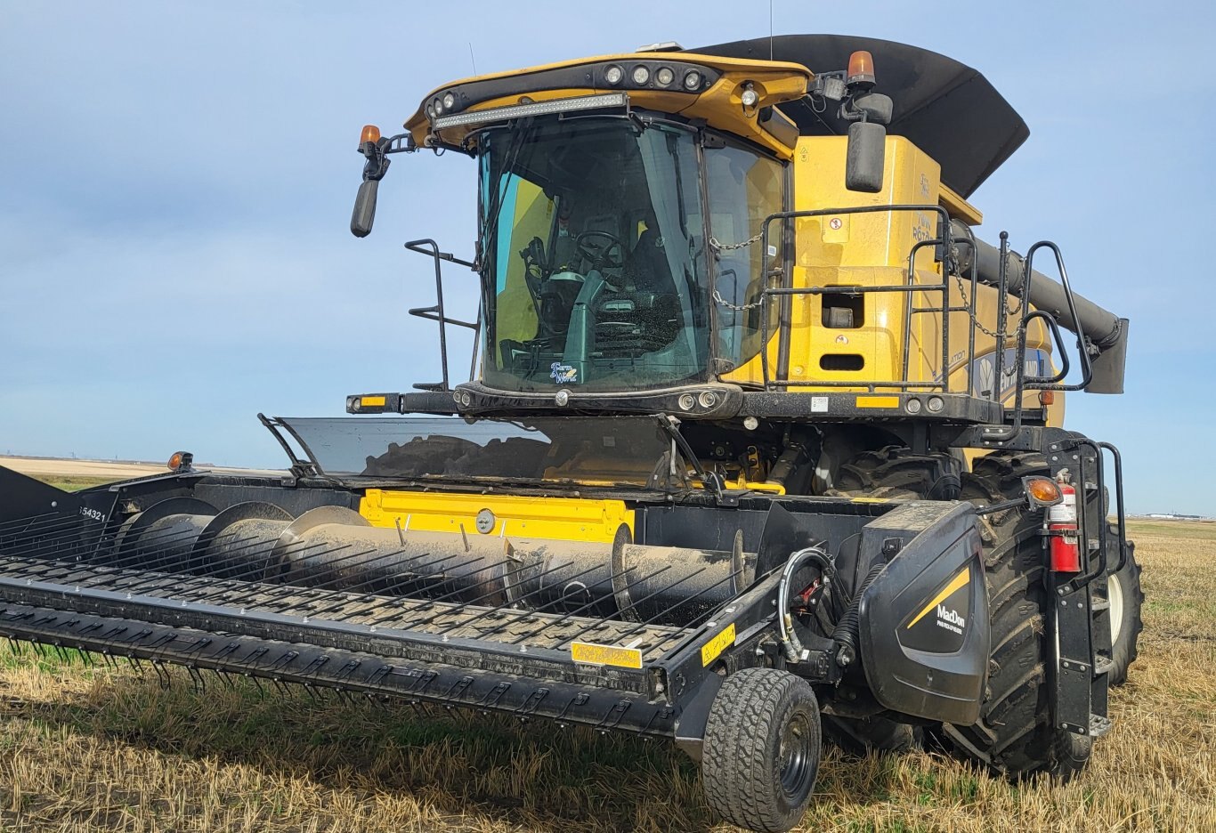 1585 Hrs, 2018 New Holland CR9.90