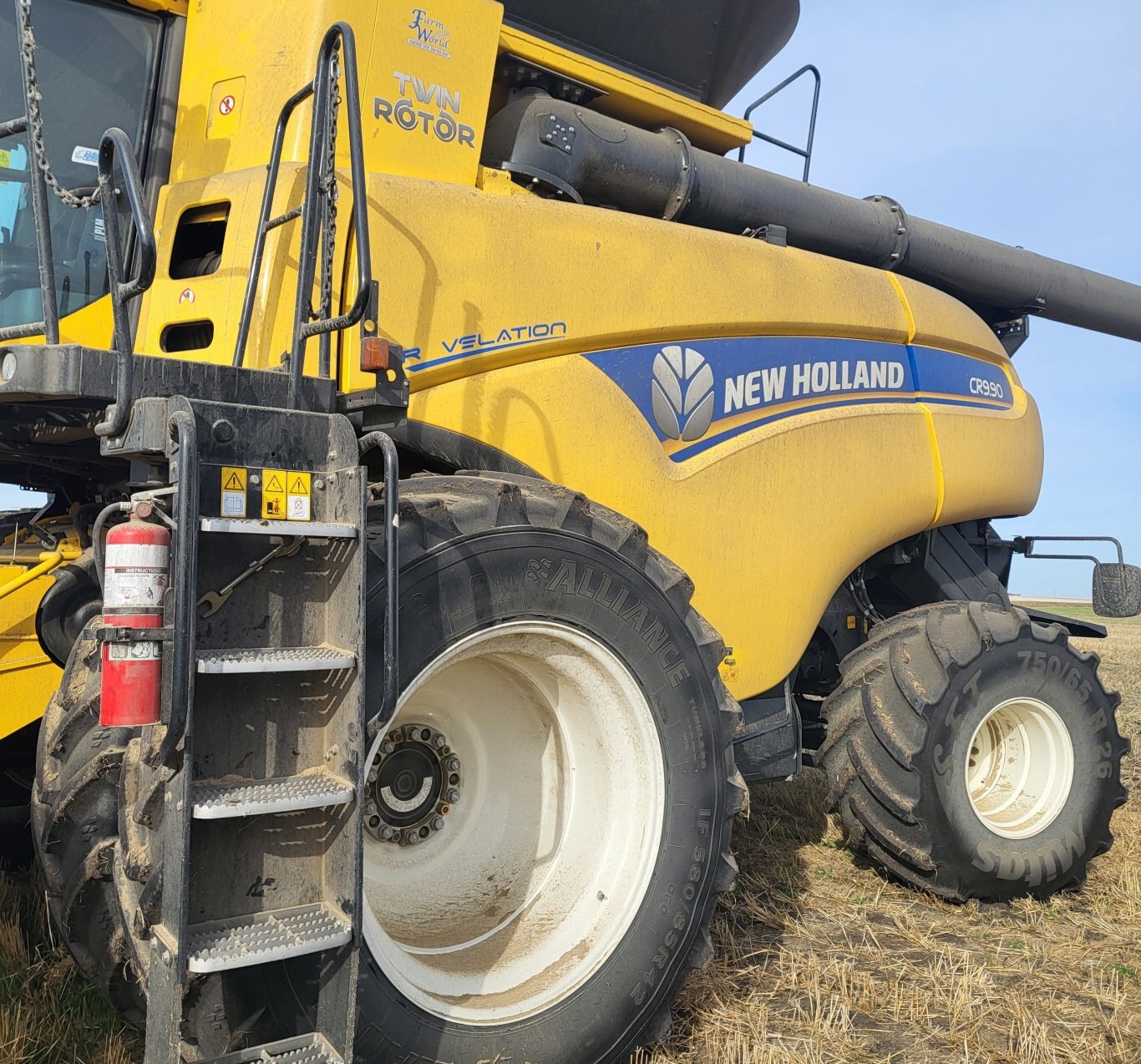 1585 Hrs, 2018 New Holland CR9.90