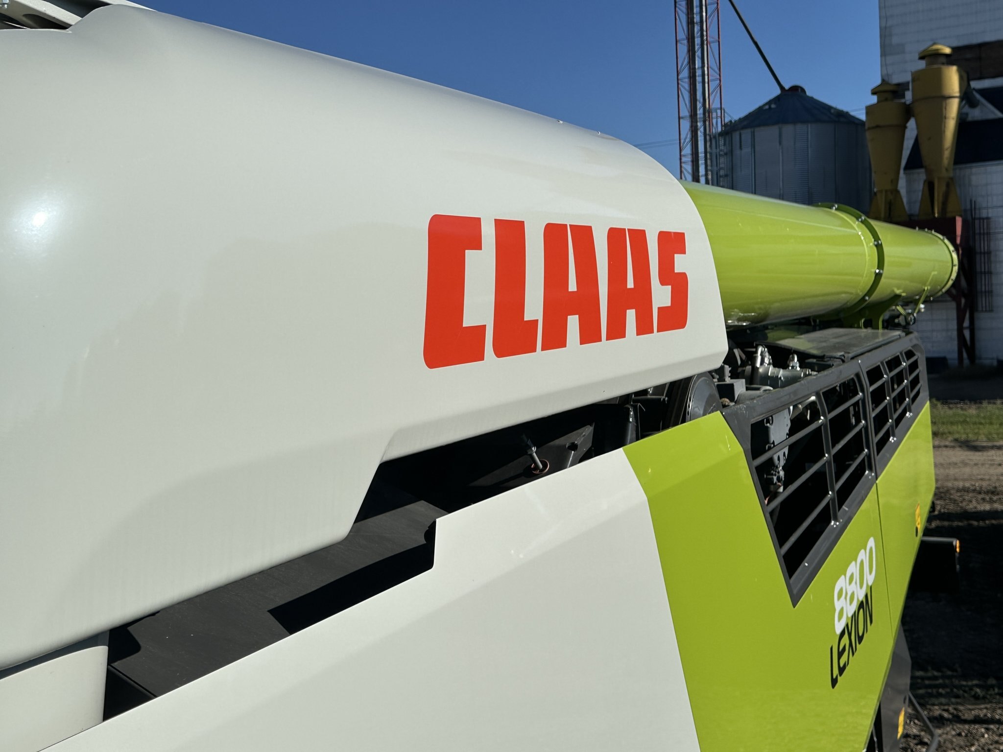 2023 CLAAS LEXION 8800TT, 704 Hours
