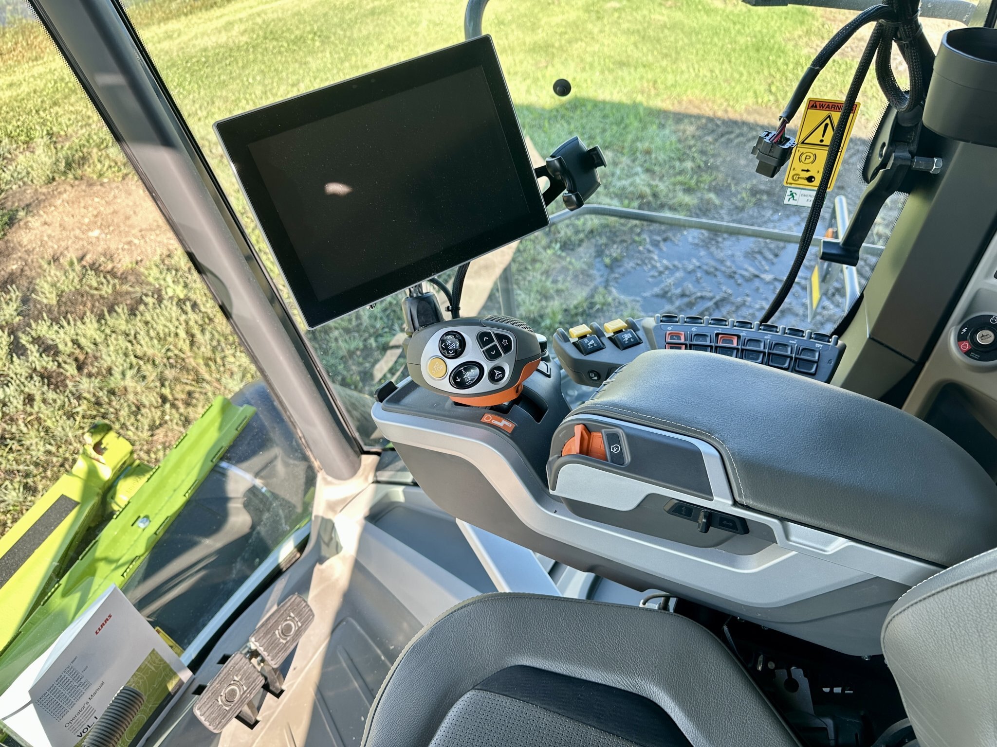 2023 CLAAS LEXION 8800TT, 704 Hours