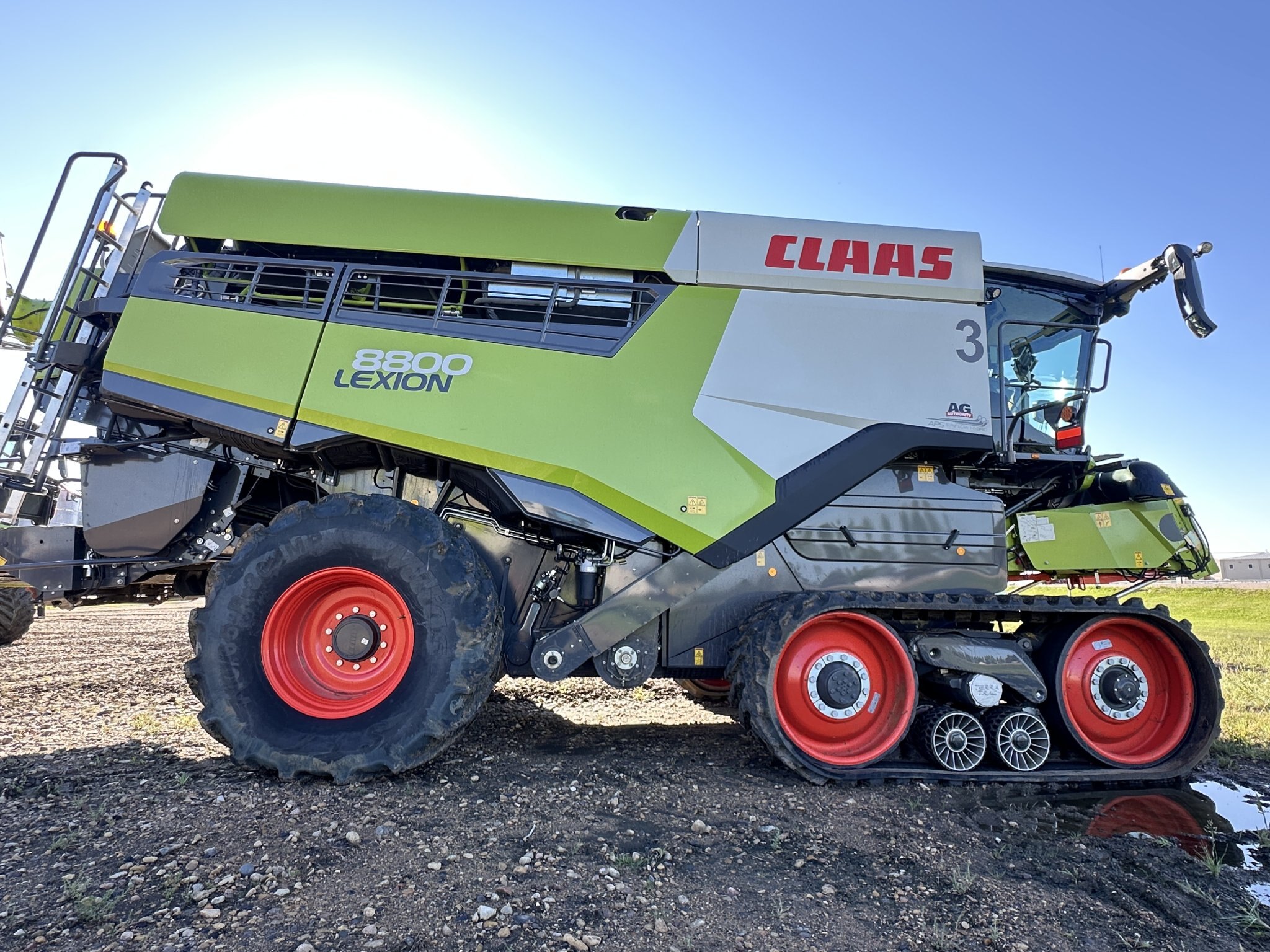 2023 CLAAS LEXION 8800TT, 704 Hours