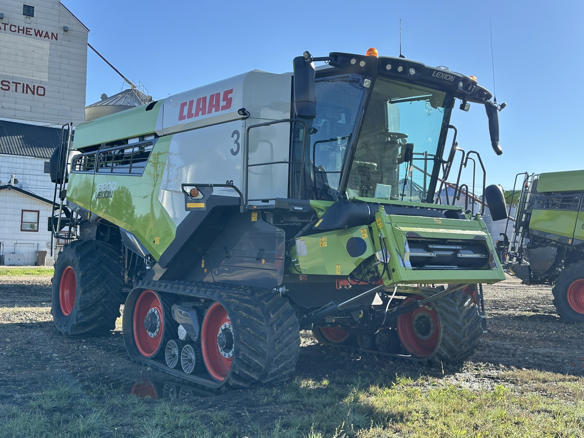 2023 CLAAS LEXION 8800TT, 704 Hours