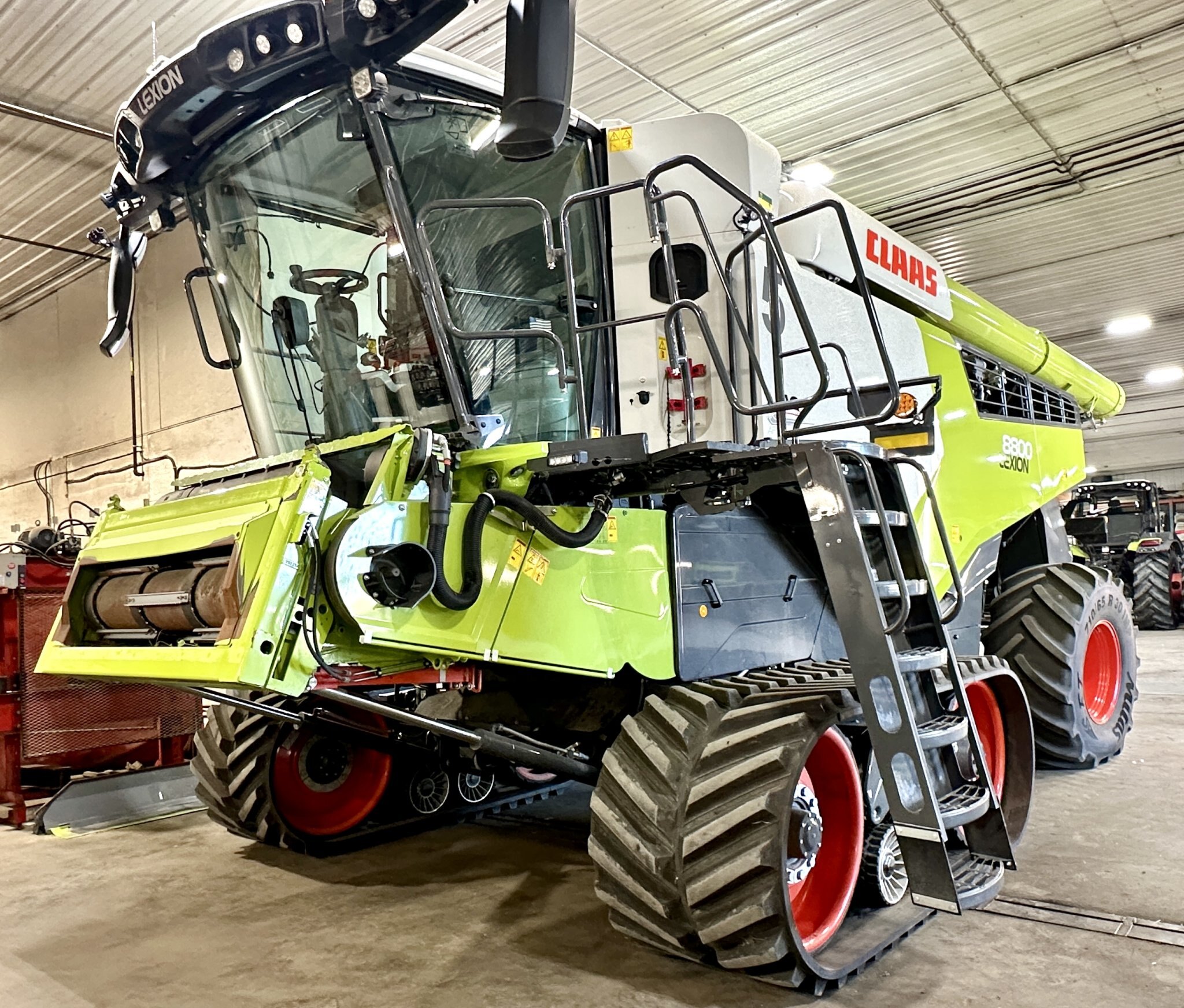 2023 CLAAS LEXION 8800TT, 715 Hours