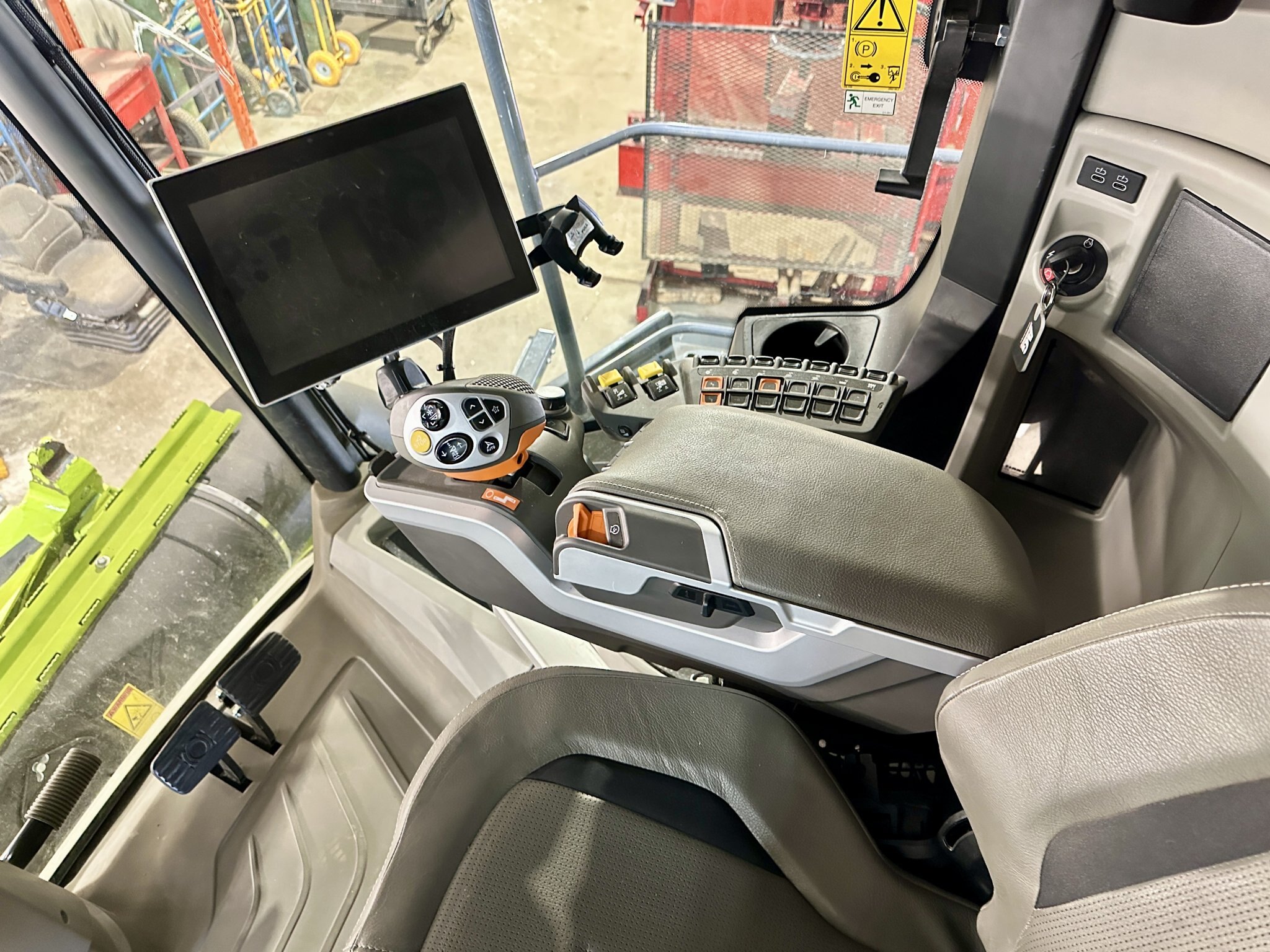 2023 CLAAS LEXION 8800TT, 715 Hours