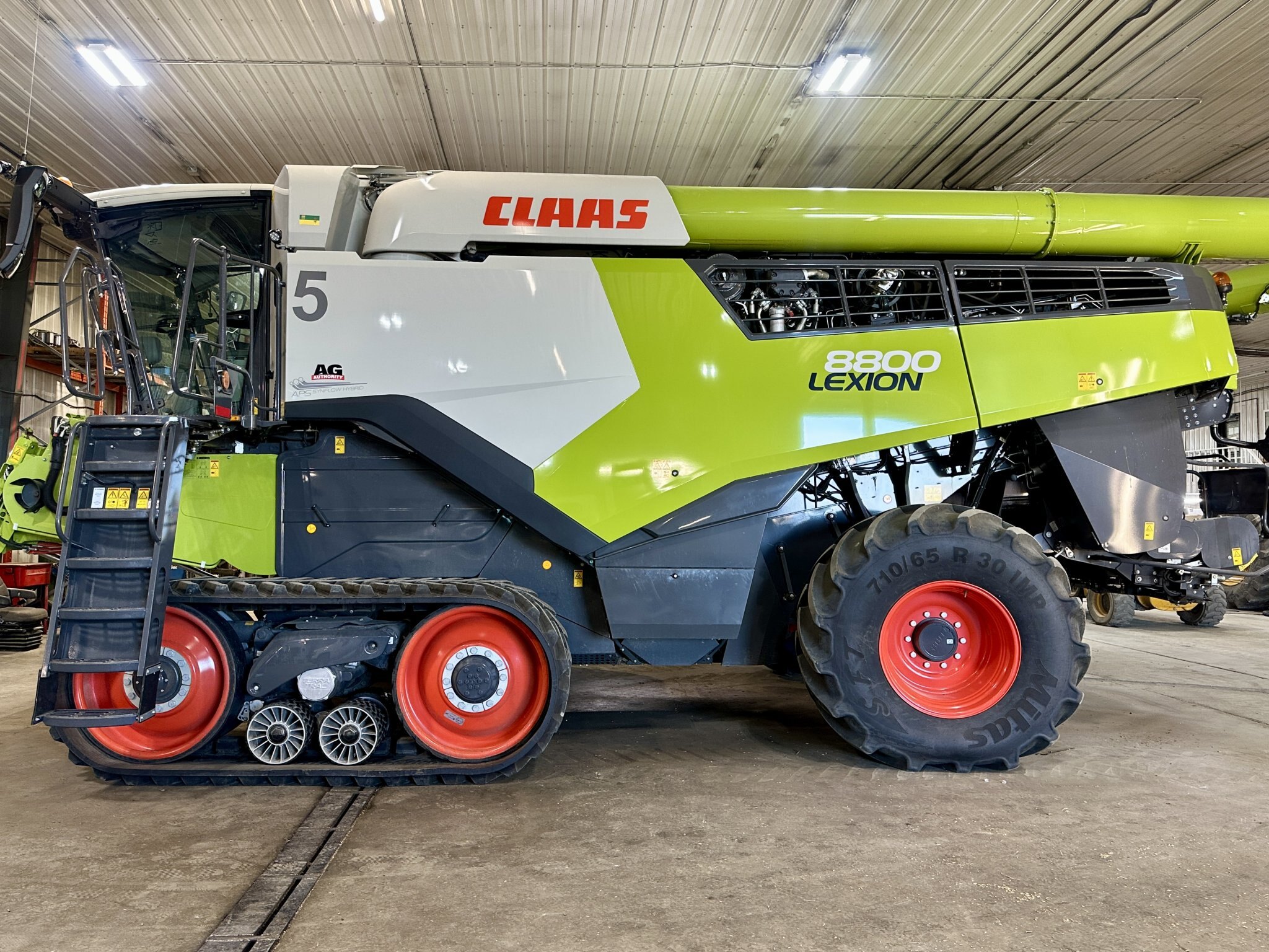 2023 CLAAS LEXION 8800TT, 715 Hours