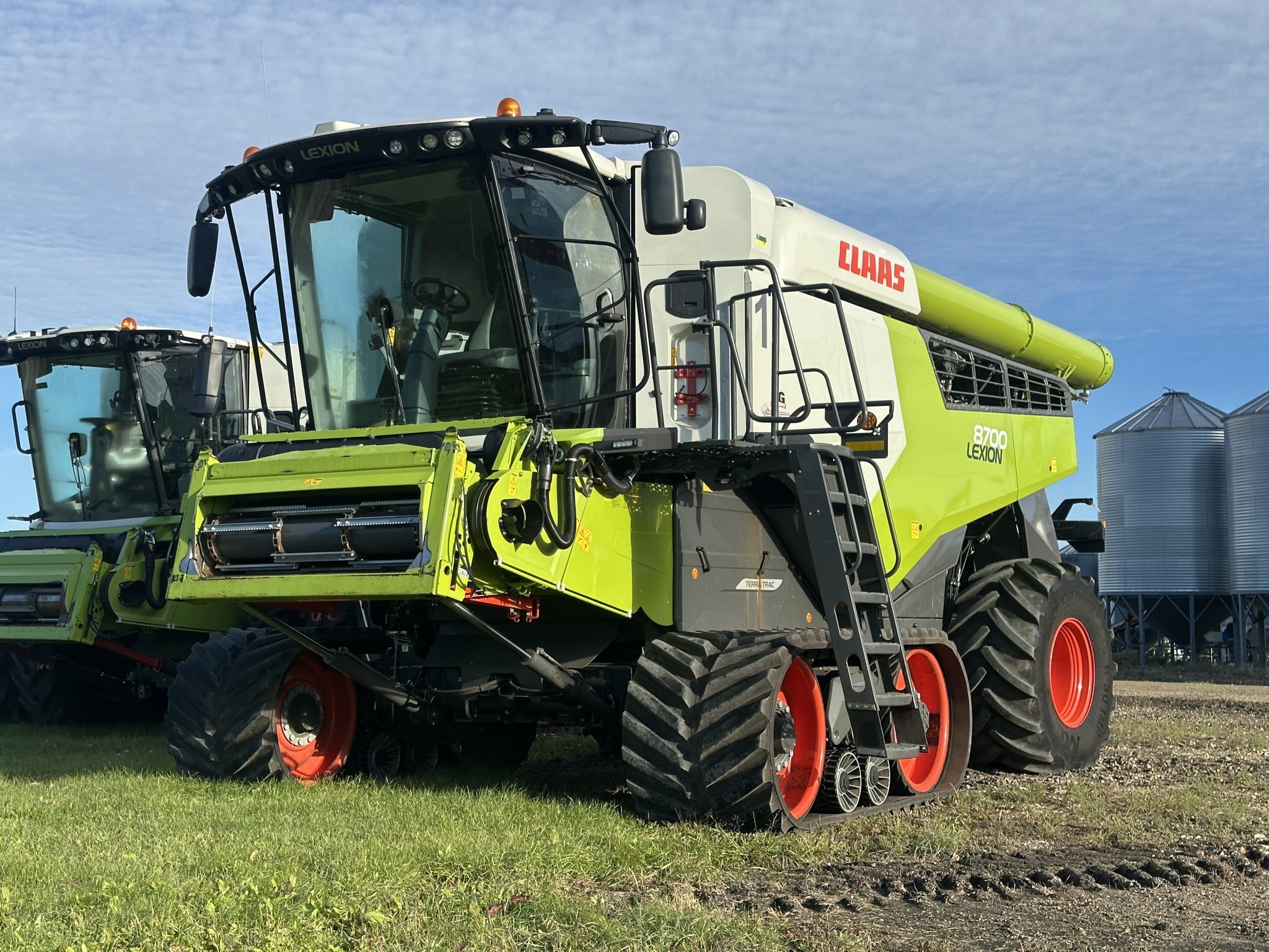 2020 CLAAS LEXION 8700TT, 1817 Hrs