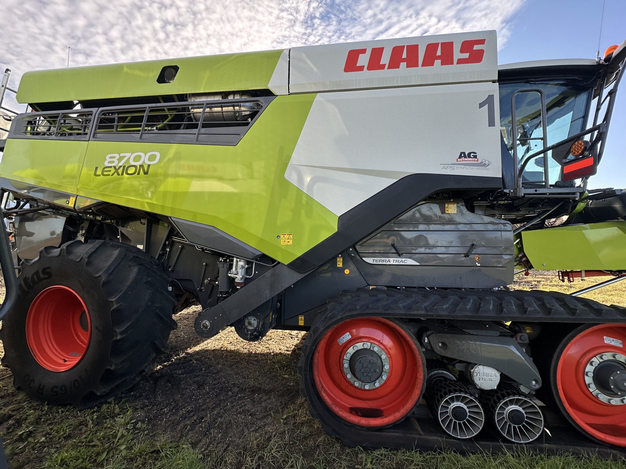 2020 CLAAS LEXION 8700TT, 1817 Hrs