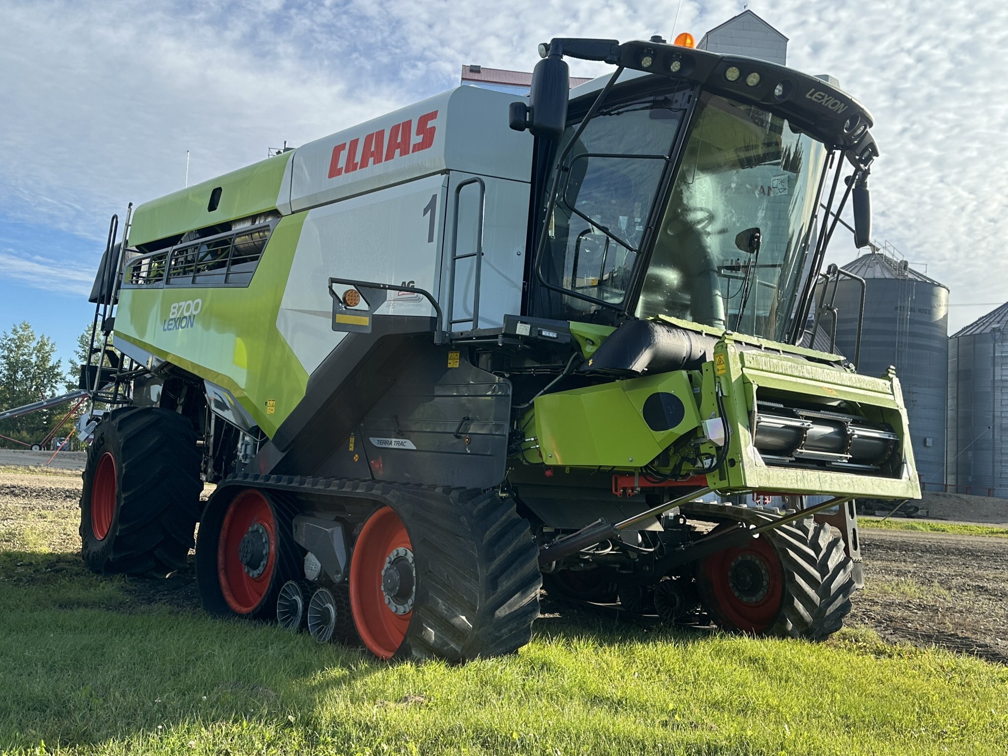2020 CLAAS LEXION 8700TT, 1817 Hrs