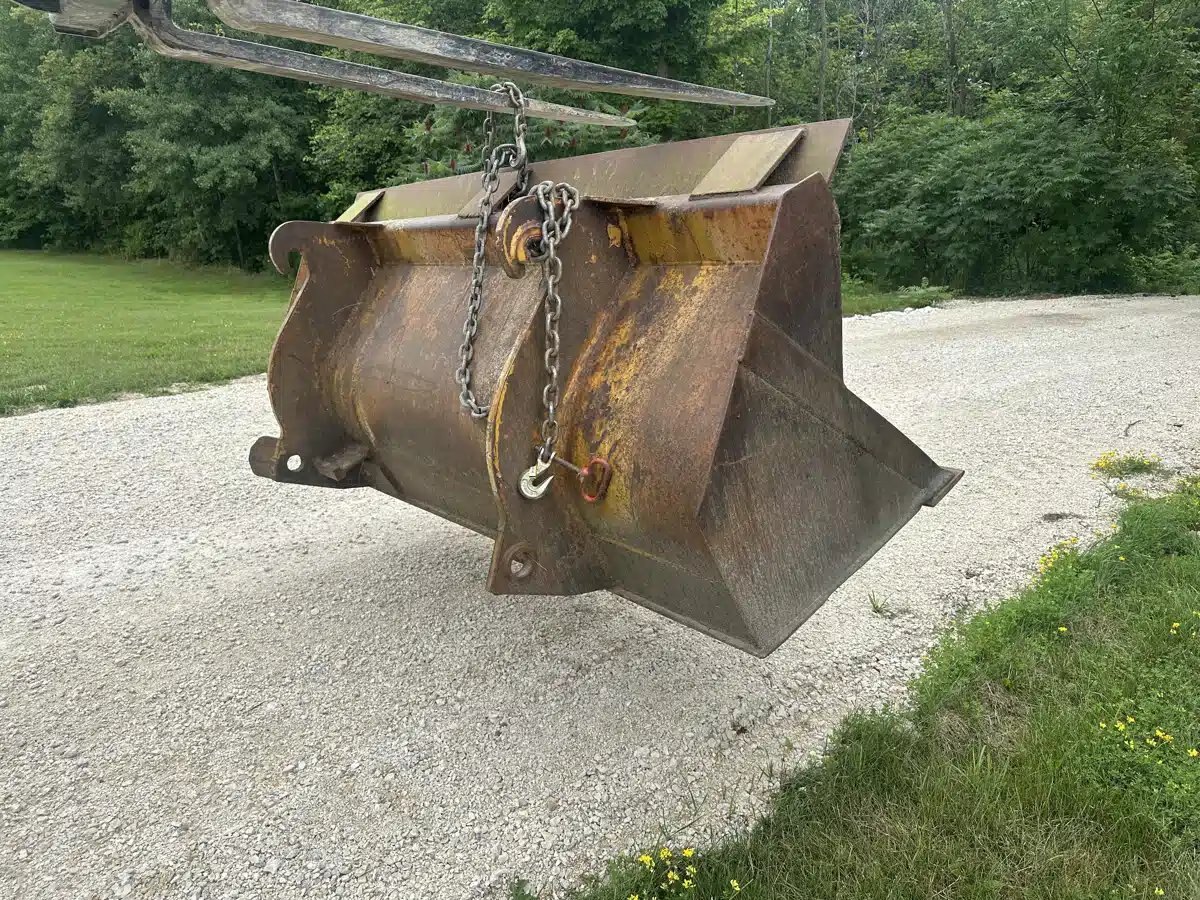 2000 Case Backhoe Buckets!