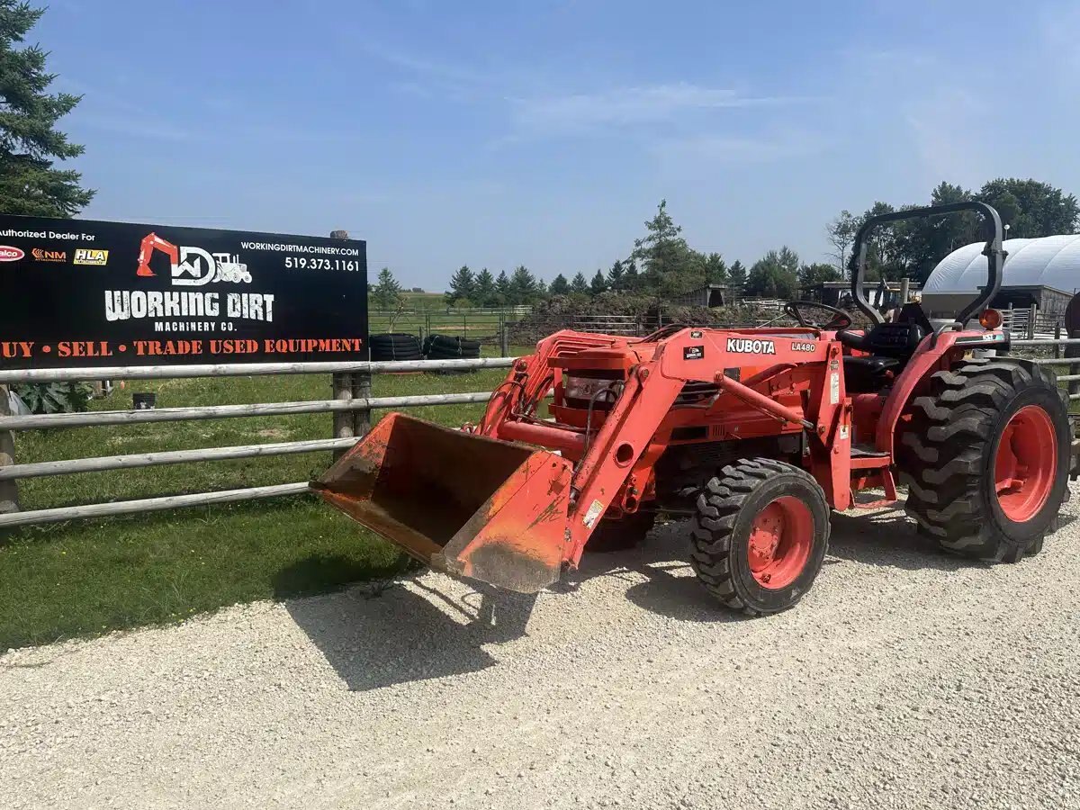 2001 Kubota L3710