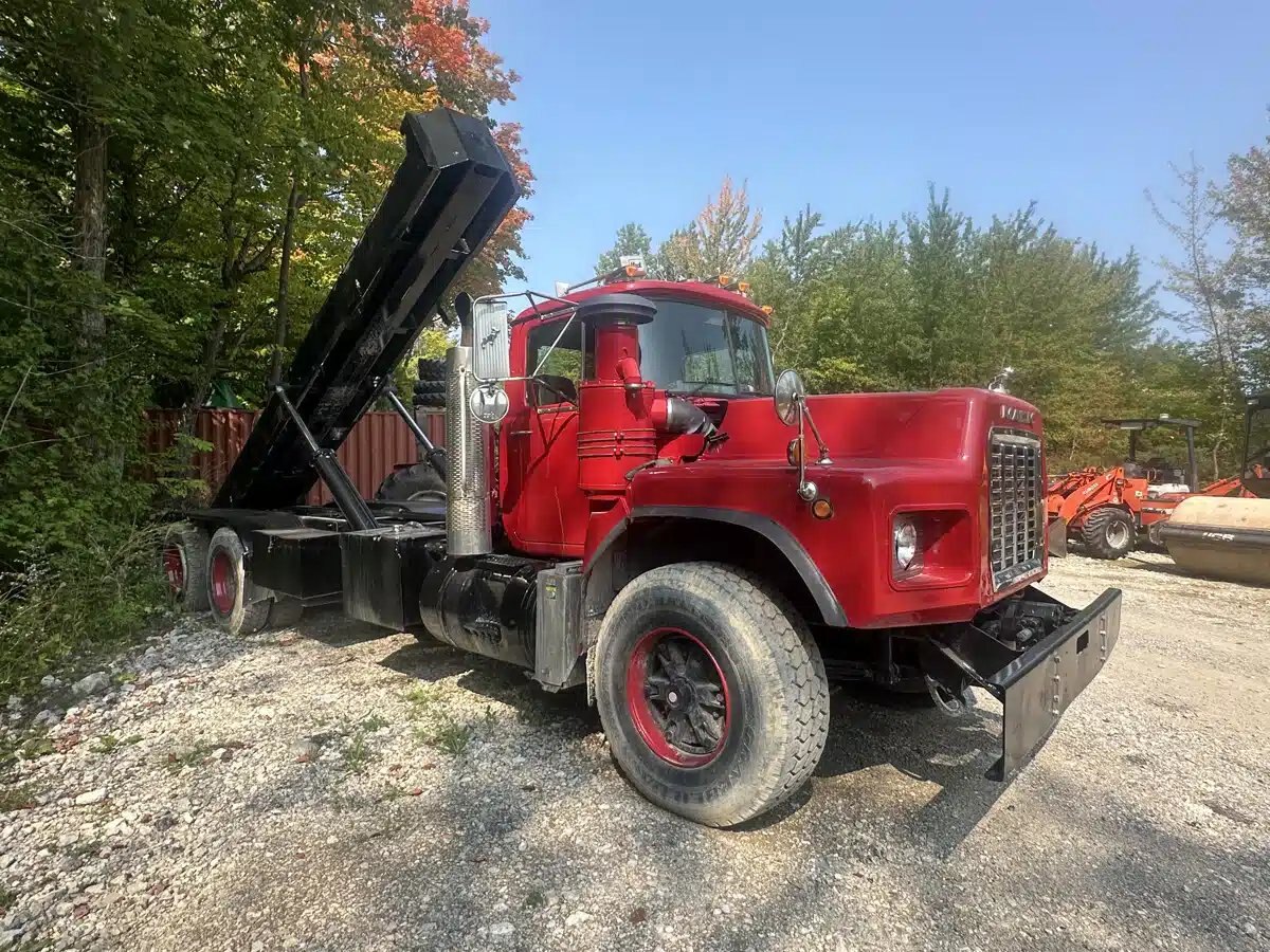 2000 Mack RB688S