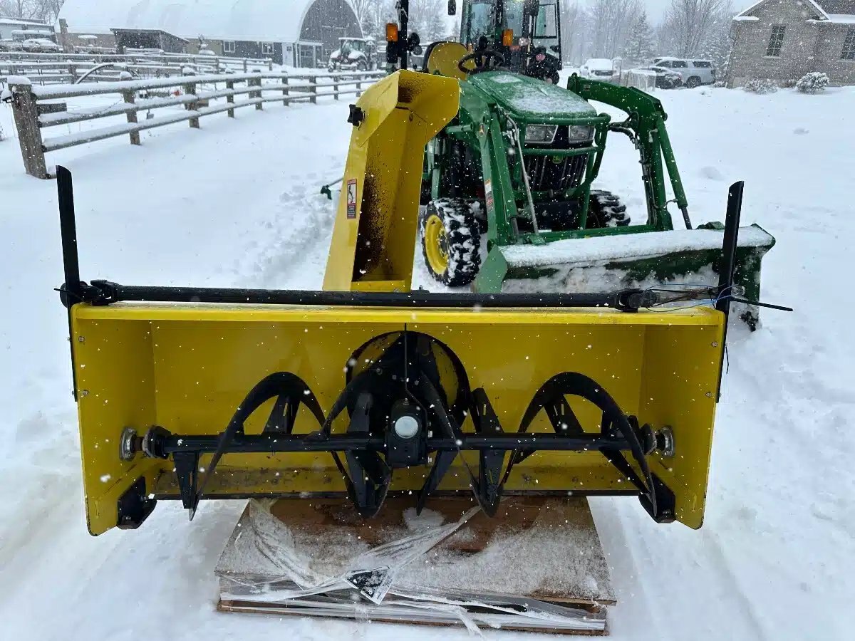 2017 John Deere 2038R