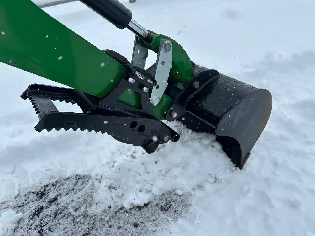 2017 John Deere 2038R