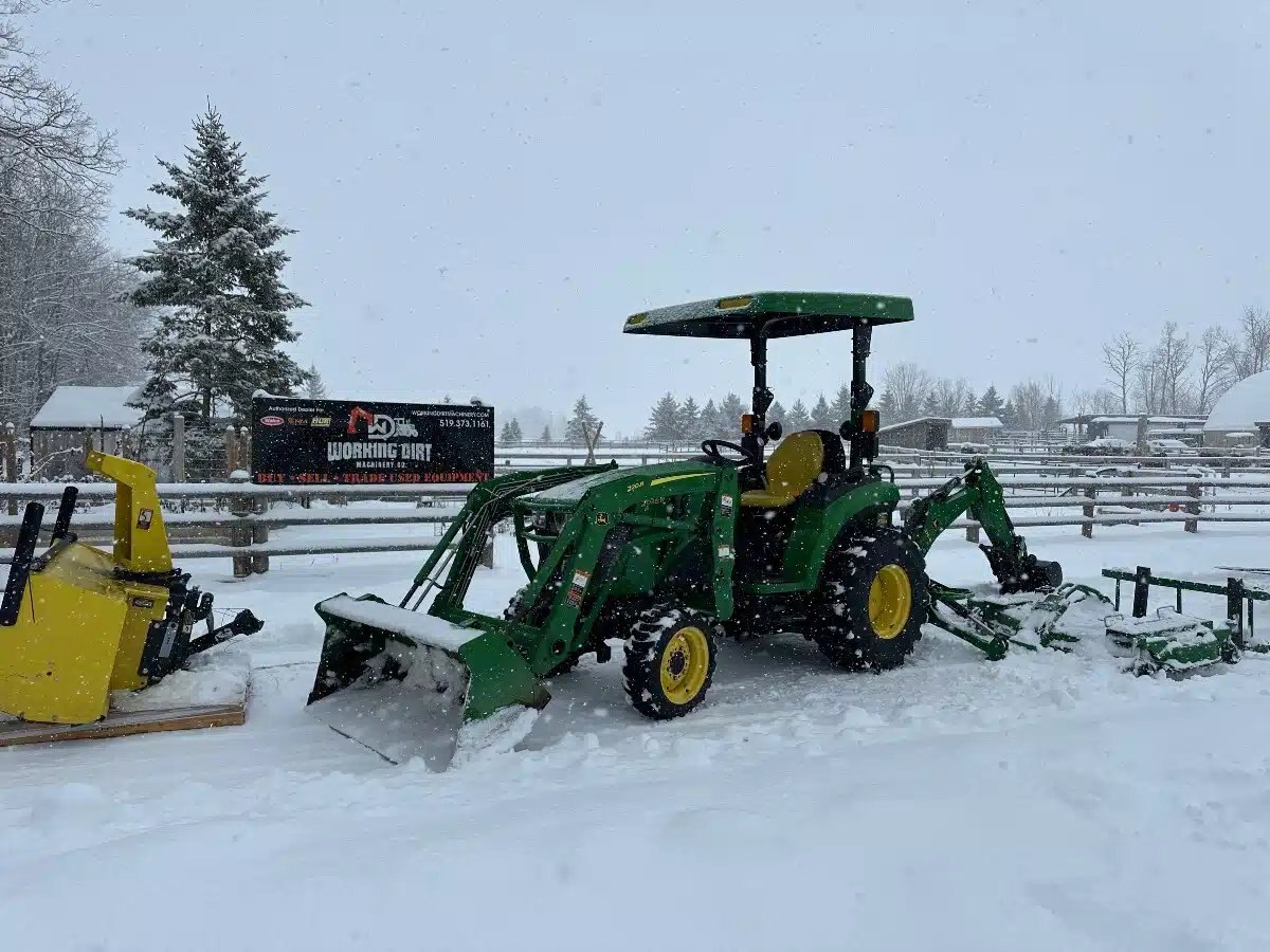 2017 John Deere 2038R