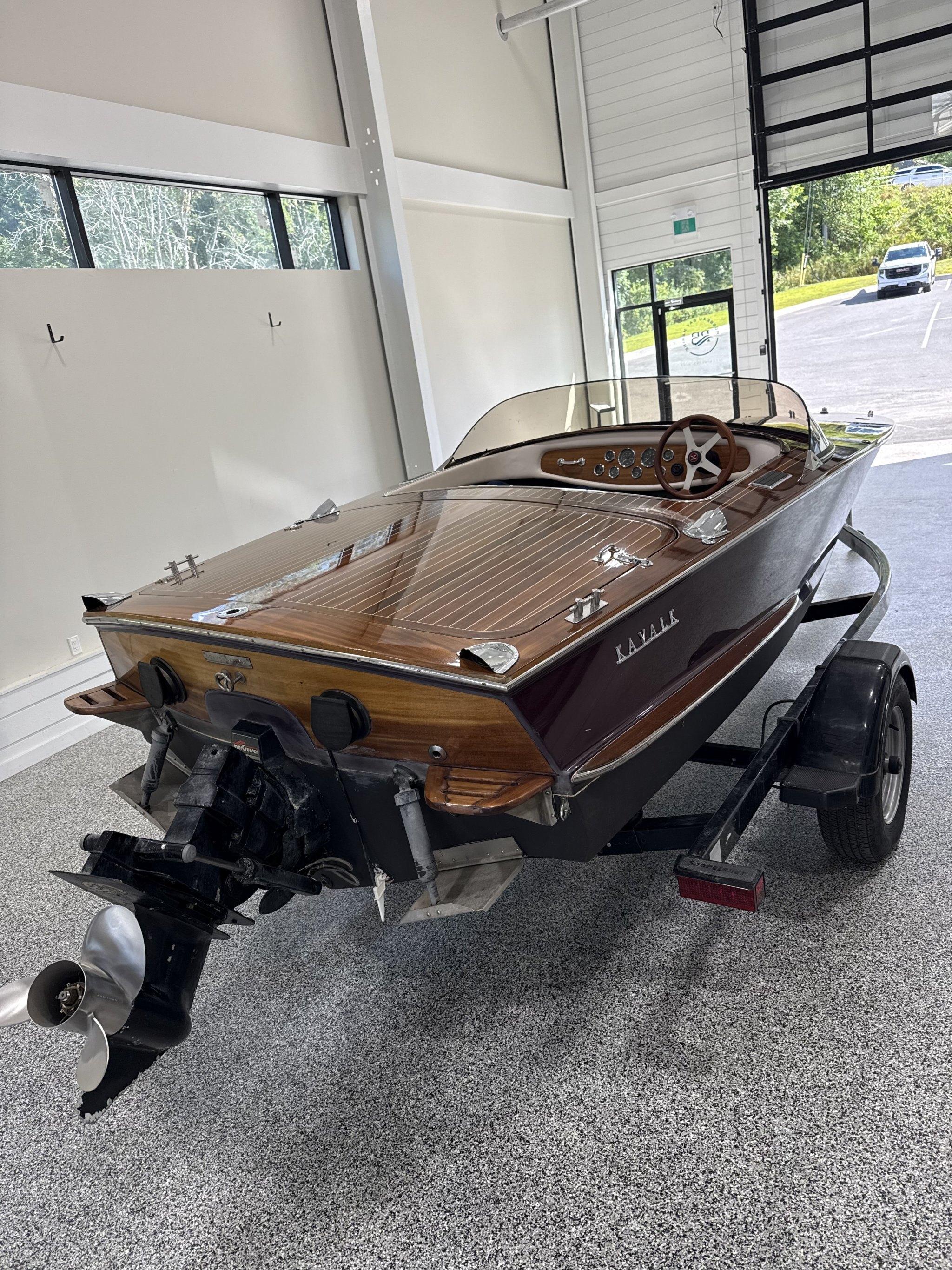 1992 Kavalk 19' Gentleman’s Racer includes trailer