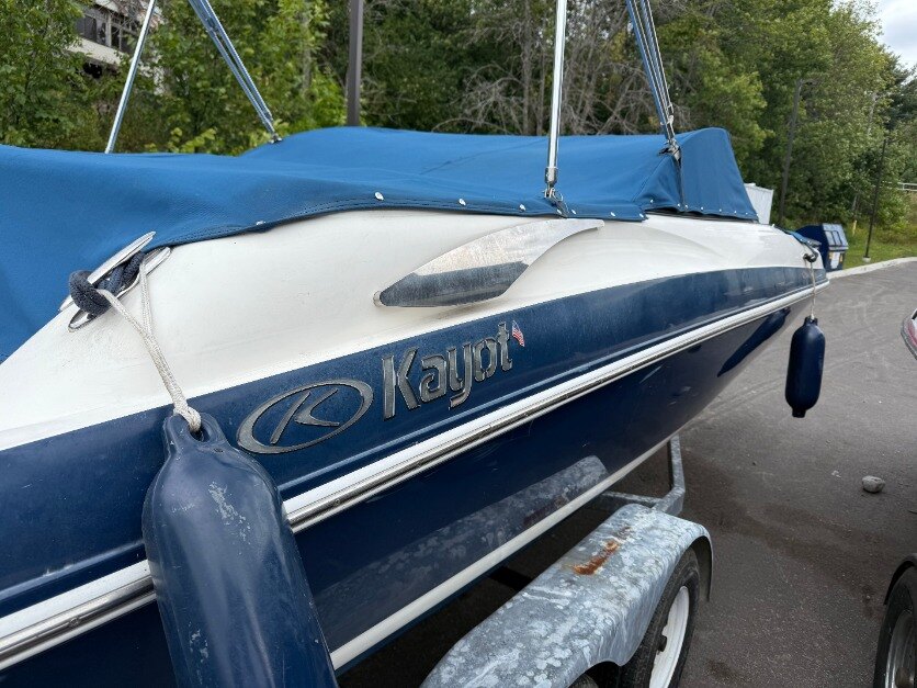 2007 Kayot V200i – 11 Passenger Deck Boat