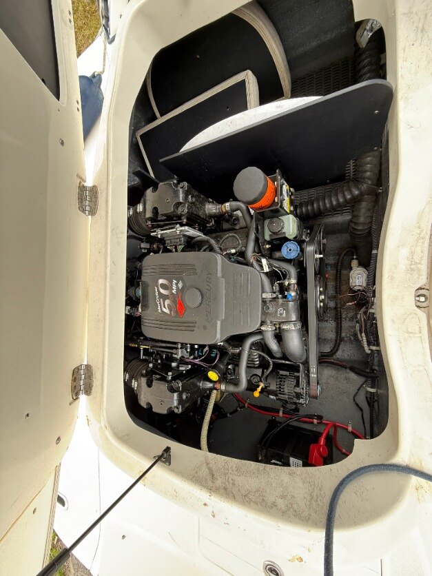 2007 Kayot V200i – 11 Passenger Deck Boat