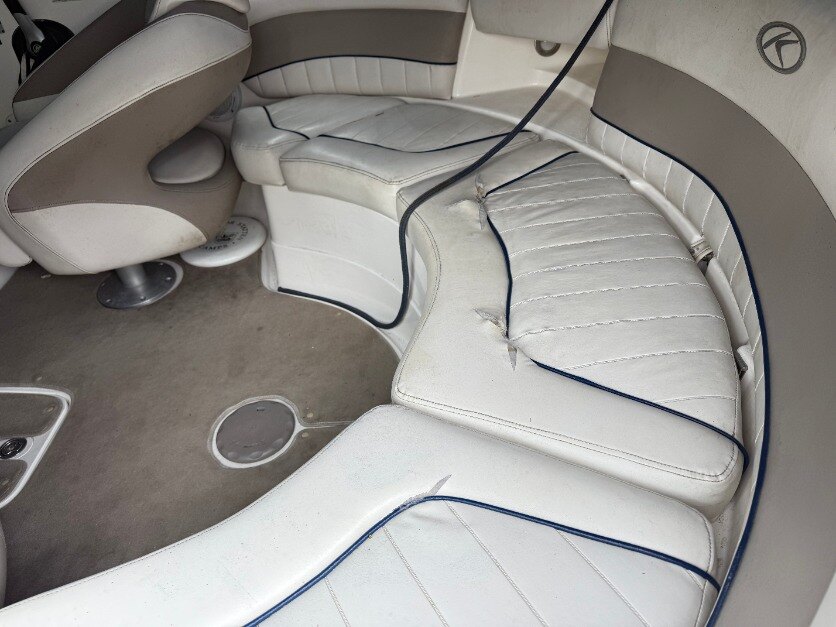 2007 Kayot V200i – 11 Passenger Deck Boat